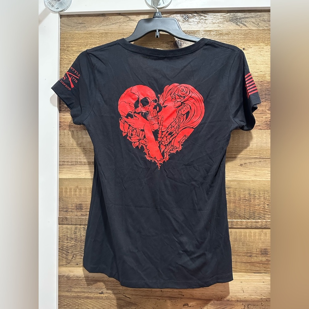 Grunt Style Black Short Sleeve V-Neck Tee with Red Rose Accent - Picture 3 of 3